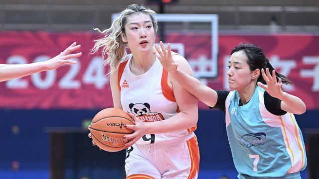 李梦与坎贝奇合砍52分 两人带队以105:73大胜福建女篮