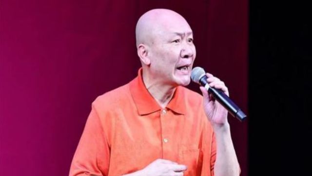 64岁国家一级演员傅子明去世,最后演出视频曝光,儿子疑定居日本