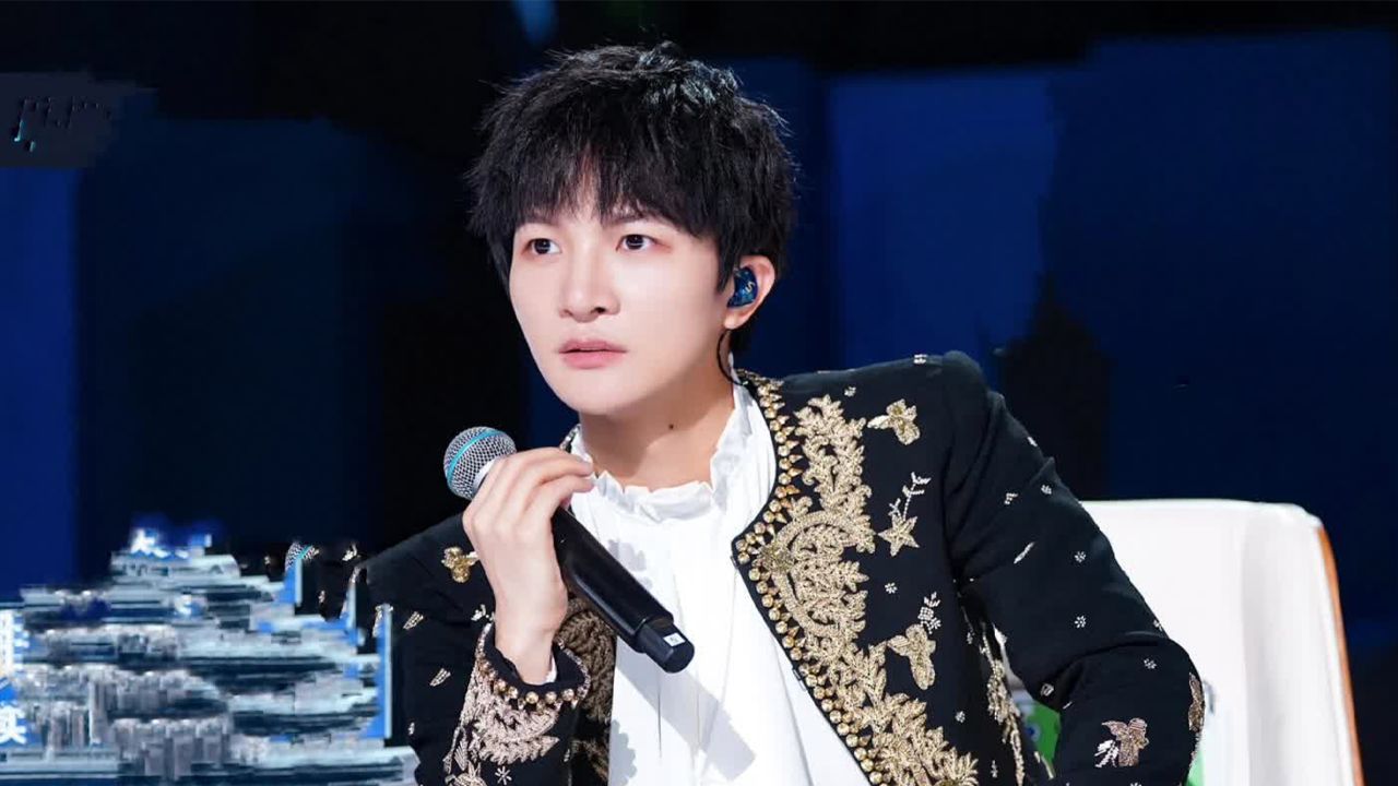 周深唱功有多厉害?乐坛前辈赞不绝口,合唱抢风头被节目组闭麦