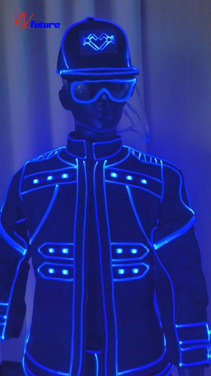 光纤发光舞蹈服融合科技与艺术,以纤细光纤为脉络,巧妙编织于服装面料