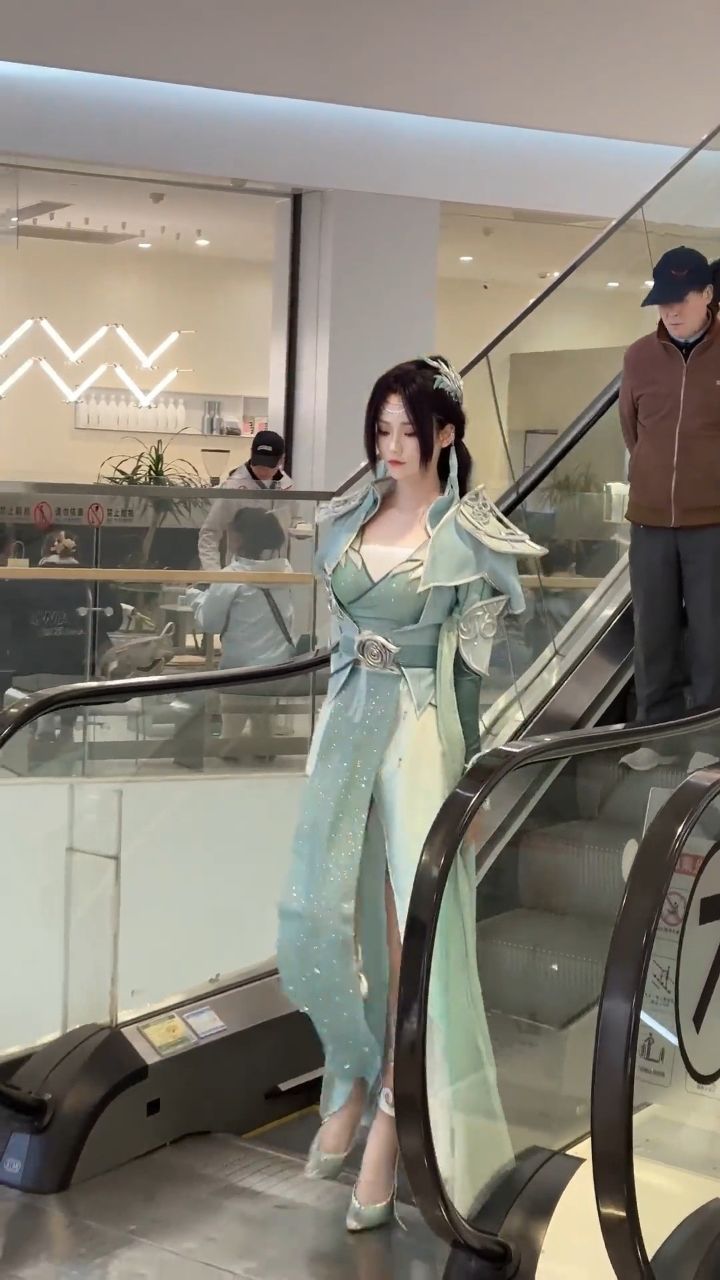 斗破苍穹 #云韵 #国漫女神 4000元的云韵cos服值不值呢?