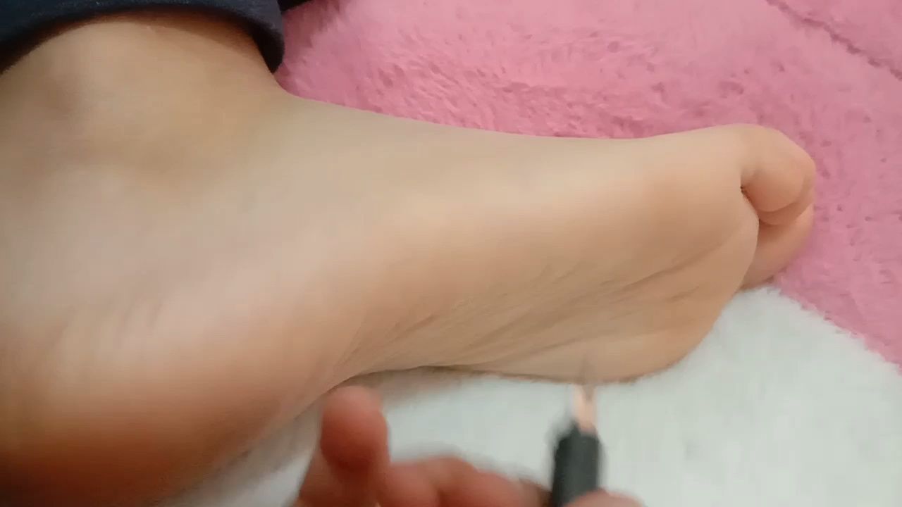 铅笔写字,挠脚心