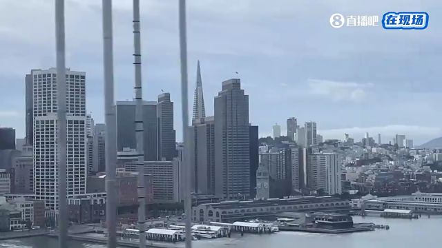 小吧正赶往大通中心的路上从海湾大桥上可以一览海湾美景