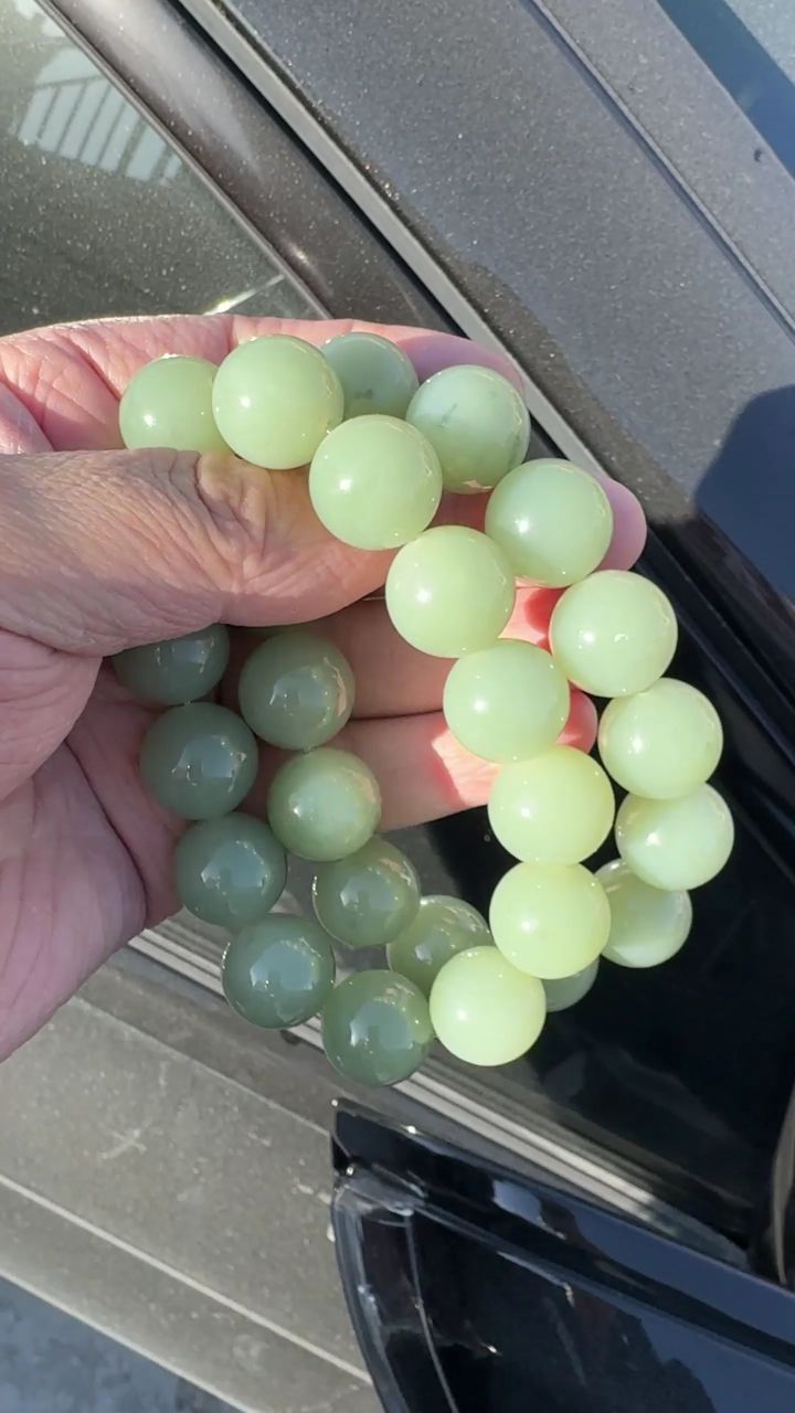 新疆且末青白料手串,颜色漂亮