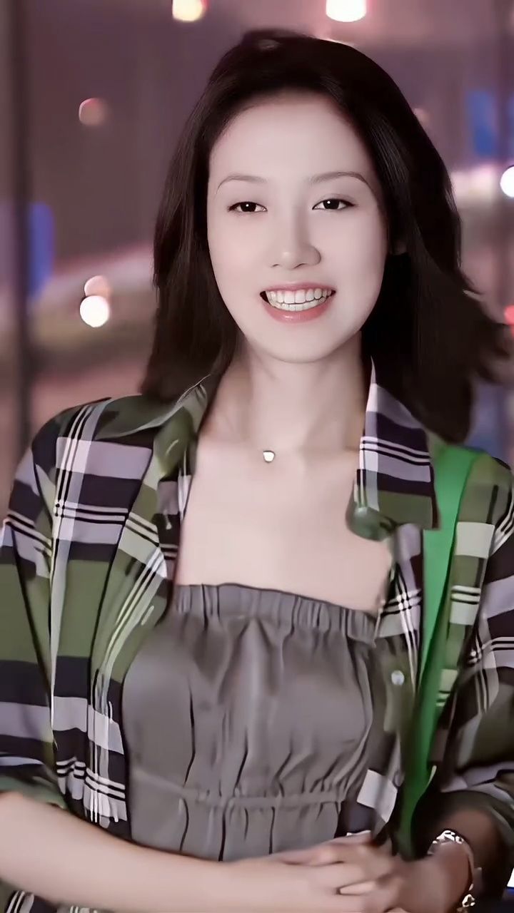高露,1982年10月8日出生于北京市,中国内地女演员,毕业于中央戏剧学院