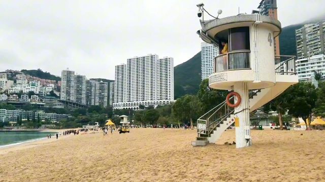 区内遍布豪华住宅,成为港岛著名的高级住宅区之一.浅水湾(四)