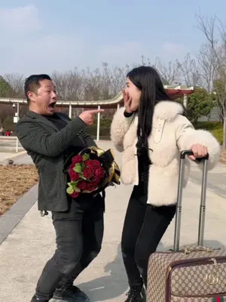 媒人介绍来相亲,到见面才发现相亲对象原来是高中同学,她还是班里的班