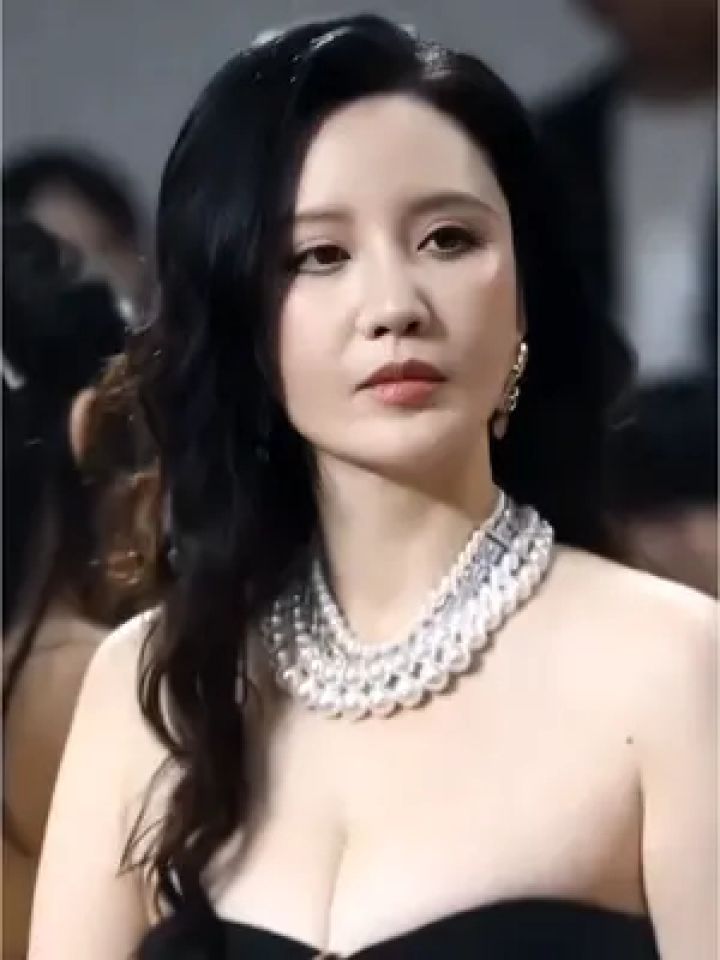 这身材也太辣了吧,谁扛得住啊#张萌