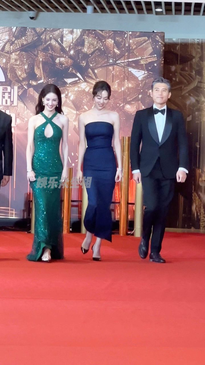 白敬亭 #金晨 姜妍李乃文《南来北往》剧组同框走红毯 好养眼