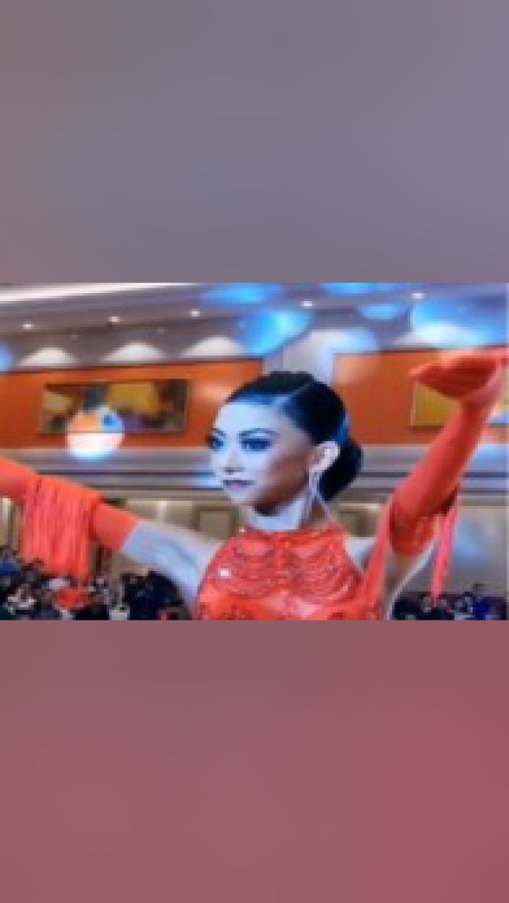 师徒同款谢礼,李茉晗和恩师孙璠的谢礼,优雅迷人,果然名师出高徒呀