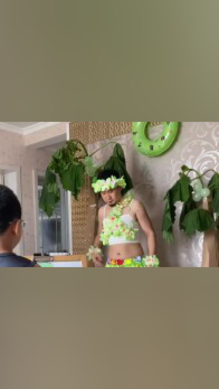 今天多了个小观众,多少有点紧张#被迫营业的男人#画画的baby#搞笑父子
