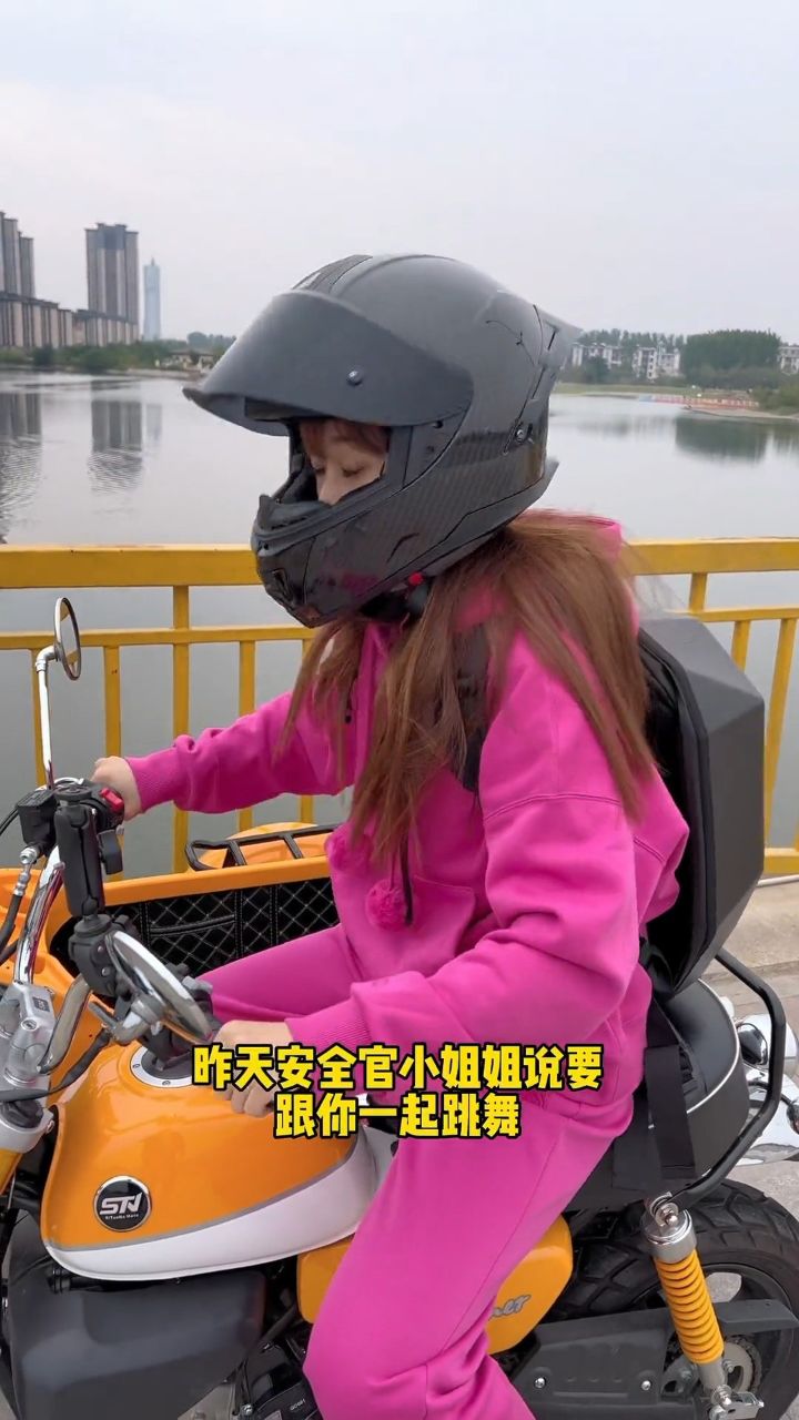 我们一起喊@盟主安全官出来跳舞吧女骑机车