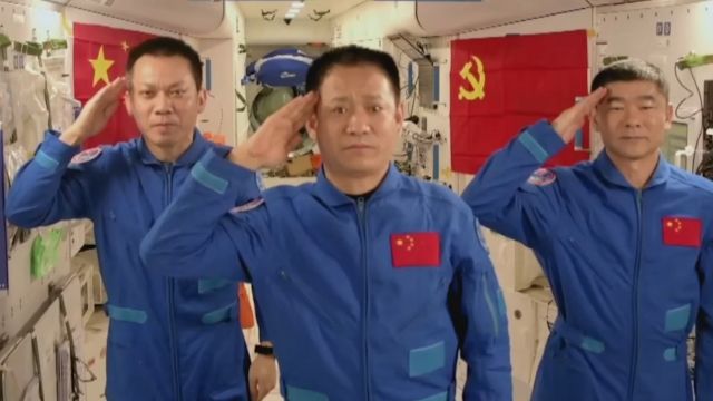 2021年,中国共产党百年华诞,三名航天员从太空送来祝福