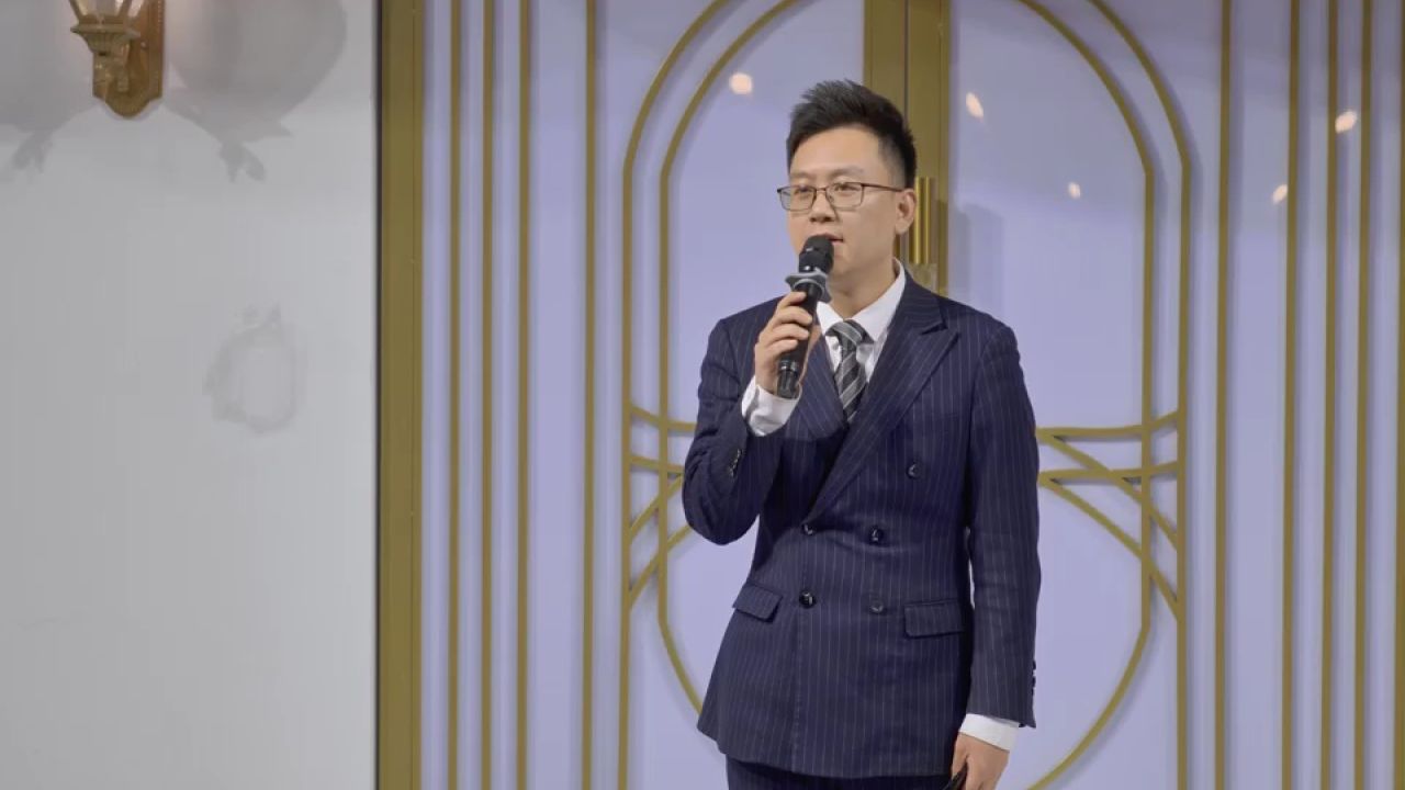 host丨主持人鸿睿-法式花园开场讲述