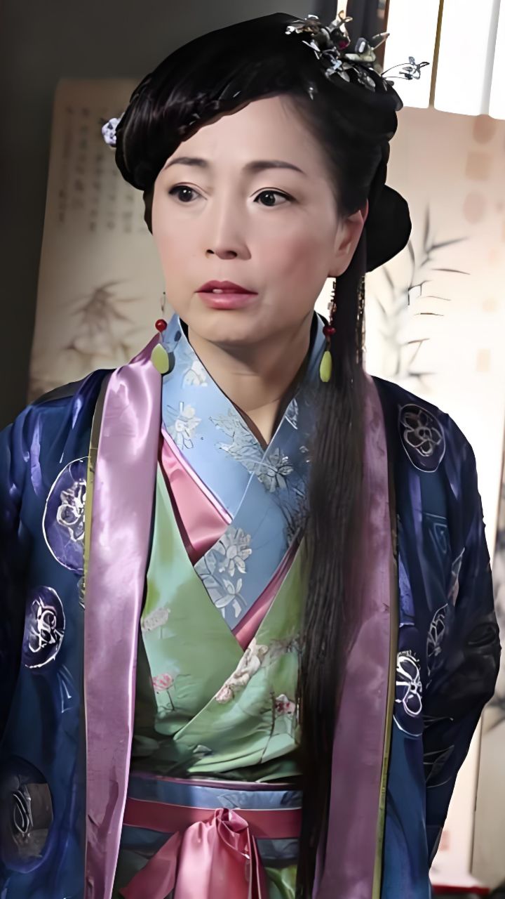 苑琼丹:石榴姐一个眼神吓坏全剧组,导演求着给她加戏