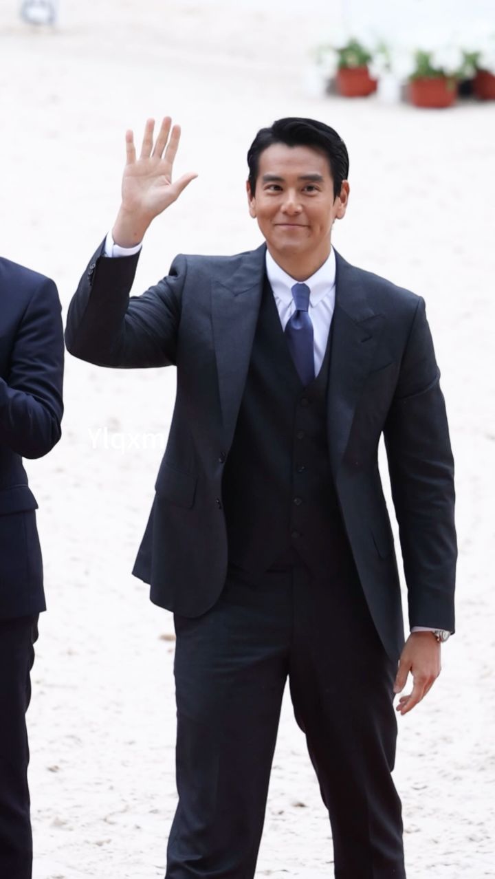 彭于晏 原相机91直拍 42岁这状态如何?