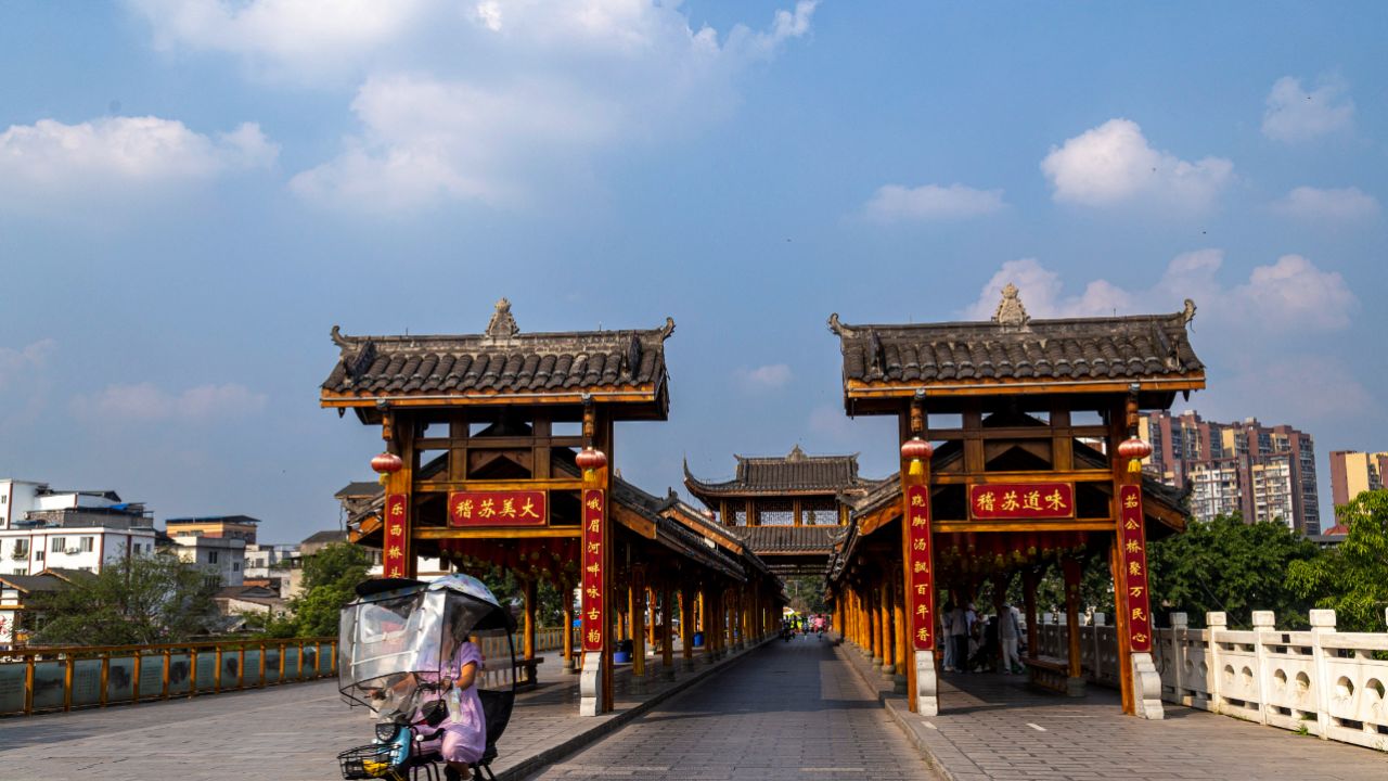 乐山苏稽古镇:人间烟火地,跷脚牛肉乡