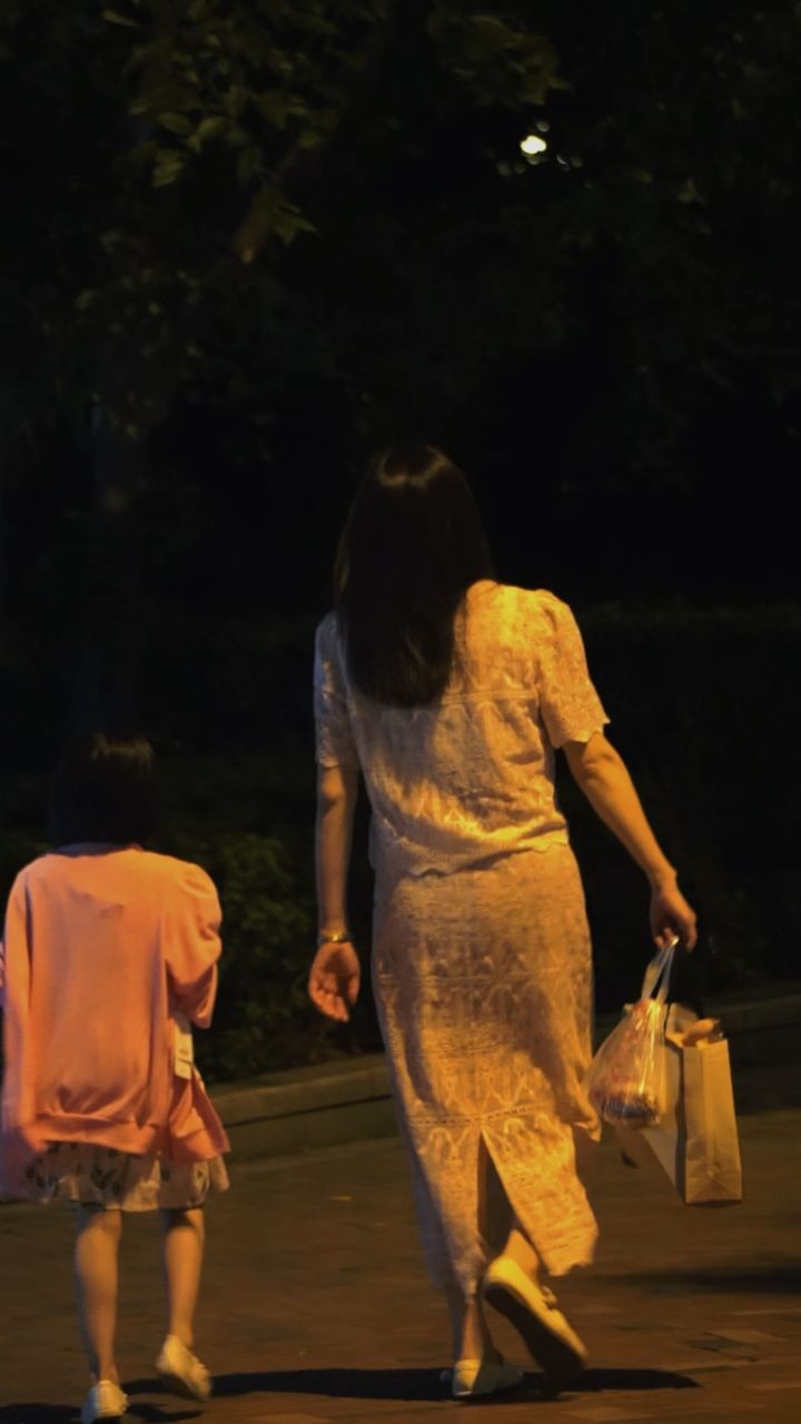 第3322期 | 夜晚人物街道 伤感背影 孤独 emo文案 拍摄视频素材 #视频