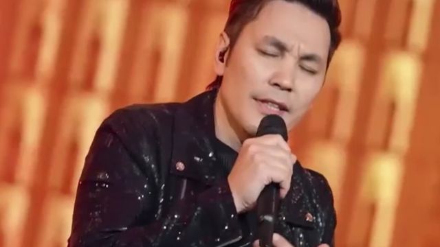 塔斯肯演唱《花儿为什么这样红》,经典歌曲,满满的异域风