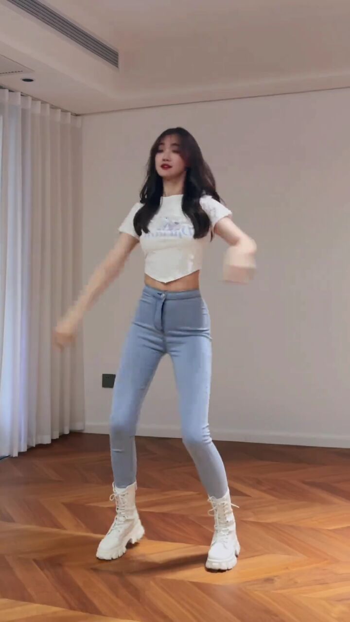 还得是摆尾 #泫雅摆尾