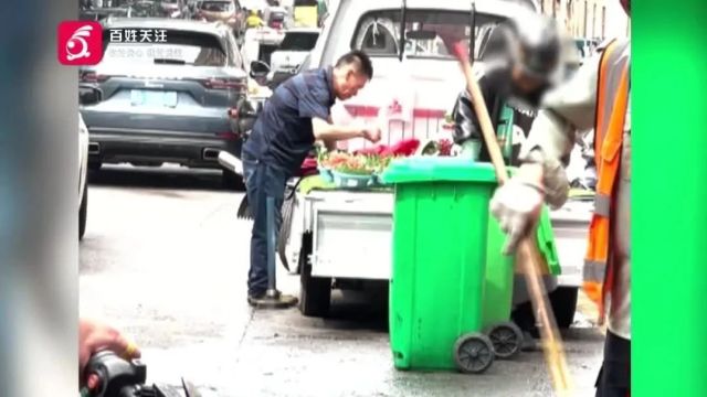 贵阳街头,神秘男子偷捞路边潲水桶!市民担心...记者蹲守调查发现→