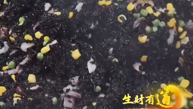 当地传统美食“乌米饭”,口感醇香营养美味,深受众多食客喜爱