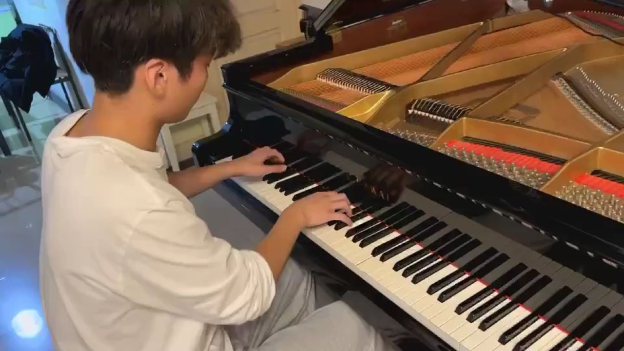 经典钢琴名曲:拉赫玛尼诺夫《g小调前奏曲》(附演奏视频)
