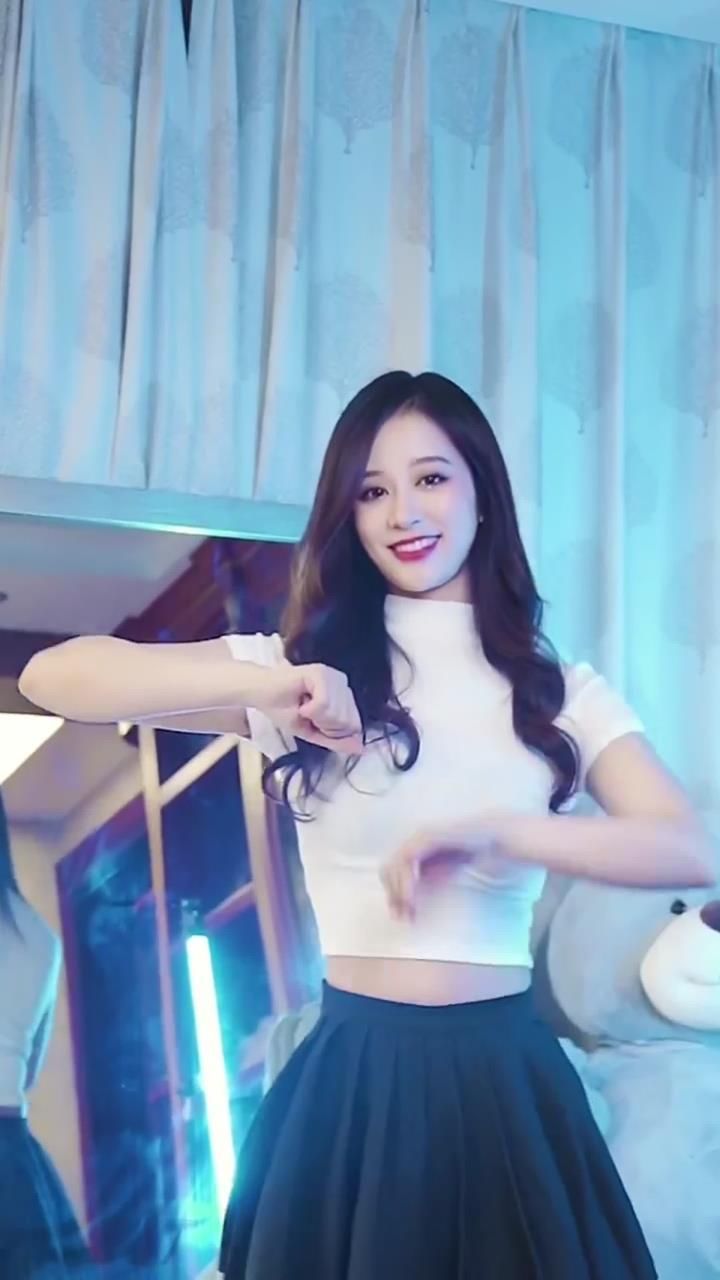 给我一个你不心动的理由 #摇裙子 #摩托摇