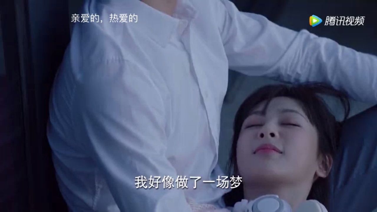 亲爱的热爱的 韩商言跟佟年抱在一起在民政局门口等着办结婚证呀!