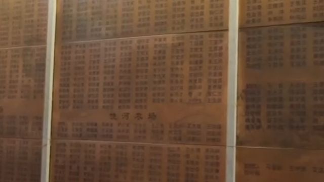 25米长的墙上,刻着一万多名复转军人的名字,永远长眠在此