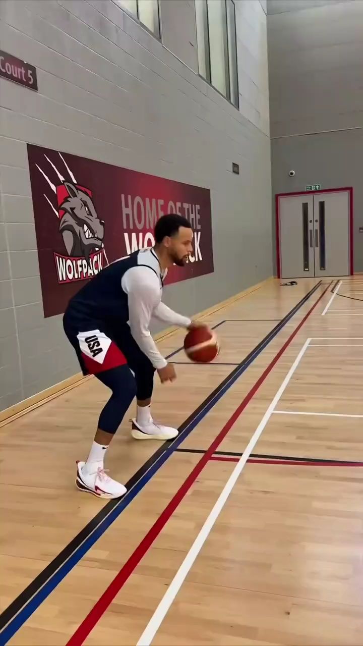 勇士官方晒库里训练集锦:练习运球,三分及抛投