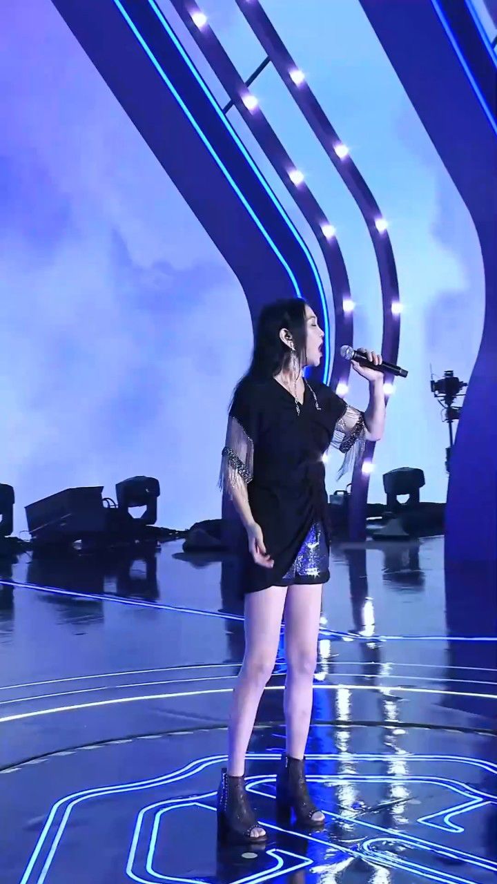 在这个忙碌而压力重重的世界里,让我们借助李丽芬这首歌,释放内心的