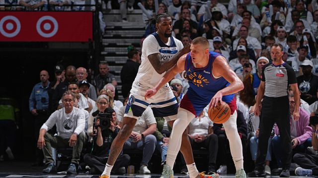 掘金vs森林狼五佳球 约基奇单脚起跳打板抛投 爱德华兹钉板血帽