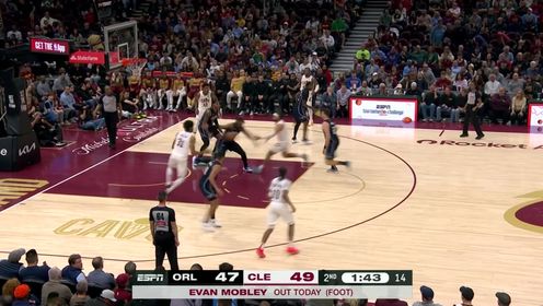 《NBA骑士》正面硬碰硬！艾伦无视防守强硬扣篮依旧能稳稳扣进