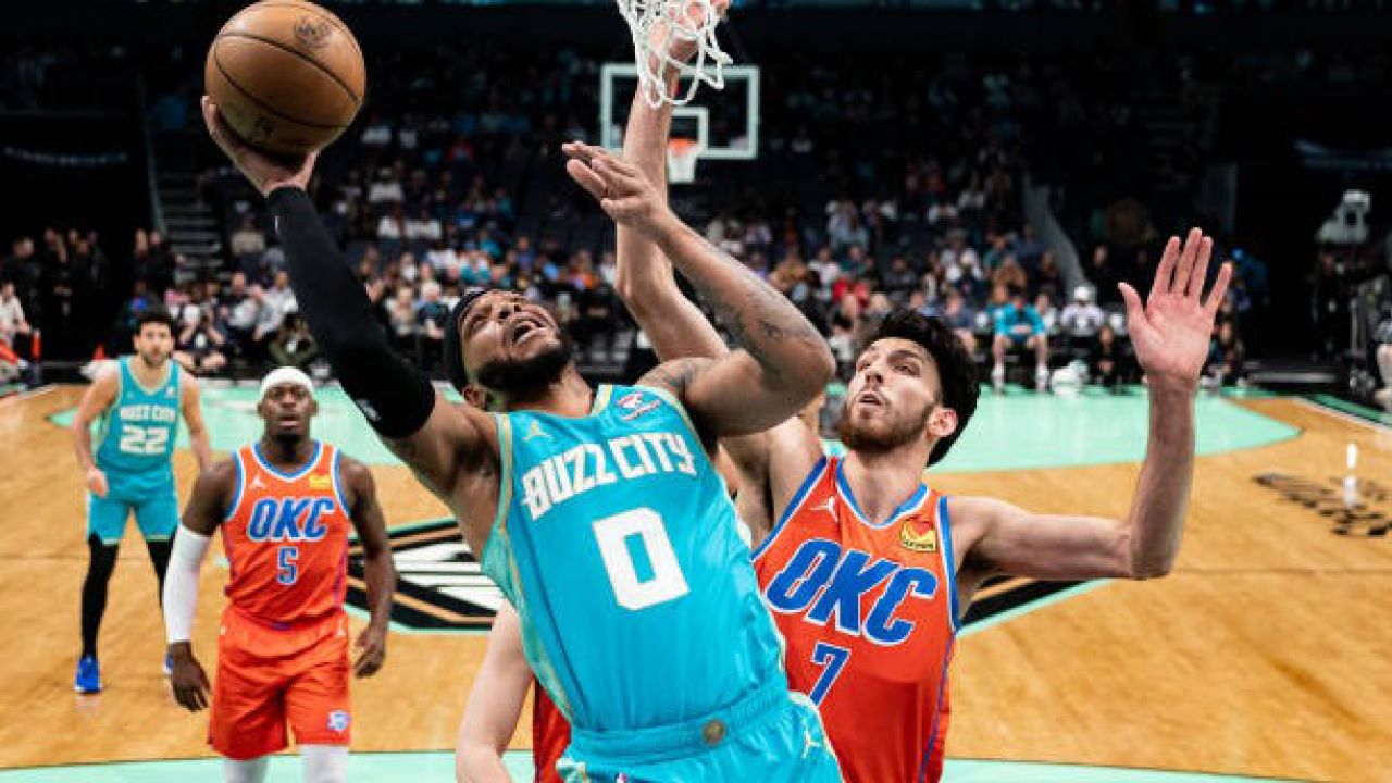 黄蜂闪击晃过摄像机 布里奇斯滞空暴扣飞跃杰林