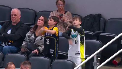 《NBA全场集锦》NBA常规赛：湖人vs步行者英文原声全场回放