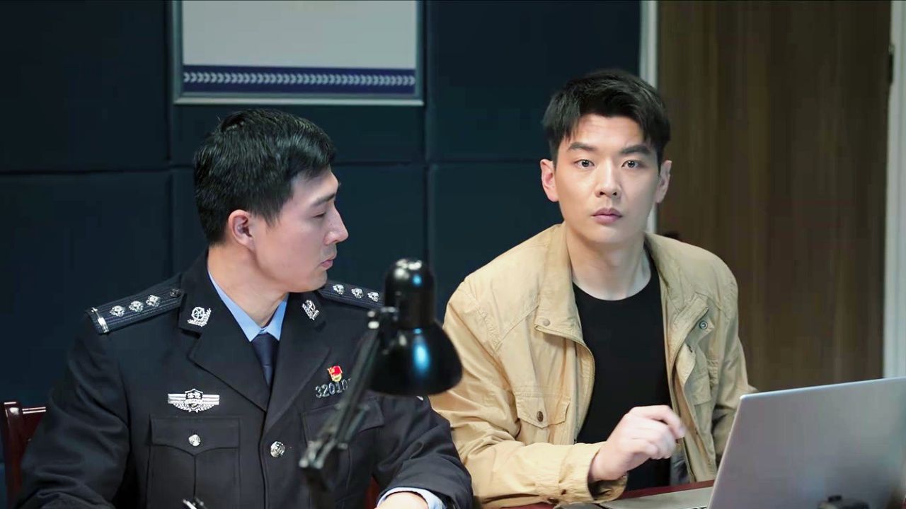 打架斗殴被抓进警局,小伙反客为主指导起警察做笔录_高清1080P在线观看平台_腾讯视频