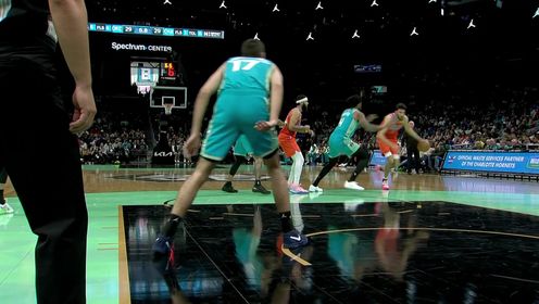 《NBA全场集锦》老队友 别来无恙！博库舍夫斯基正面大帽切特