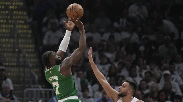 杰伦-布朗vs骑士集锦 全场拿下28分9篮板投篮17中13正负值全队最高+18