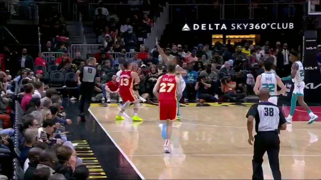 NBA常规赛：黄蜂vs老鹰第3节中文解说回放