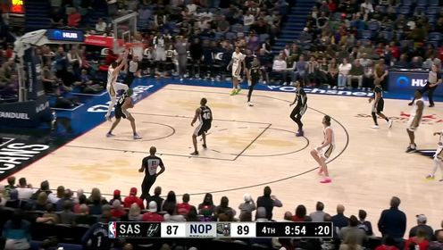 《NBA全场集锦》摧毁一切防守！锡安杀入禁区一飞冲天无视马刺多人防守双手重扣