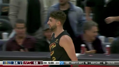 《NBA骑士》领先一半分数！杰洛姆外线三分三连击 无解表现打的对面毫无脾气