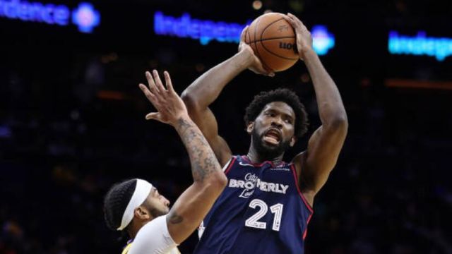 湖人vs76人五佳球 恩比德大帽扇飞戴维斯 班巴残暴补扣