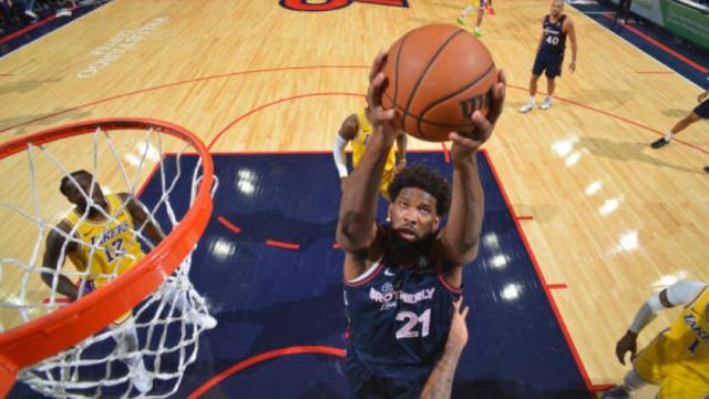 湖人94-138费城 恩比德30+11+11马克西31+8三节定胜负