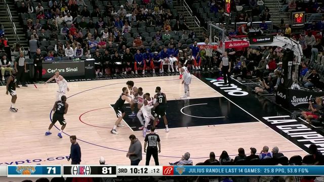 别分心啊！小卡抓住兰德尔走神时机高效连连取分