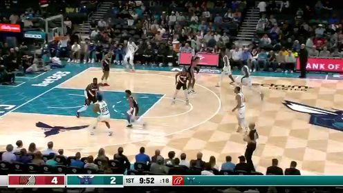 《NBA全场集锦》格威眼观六路穿针引线 索尔篮下轻松接球完成暴扣