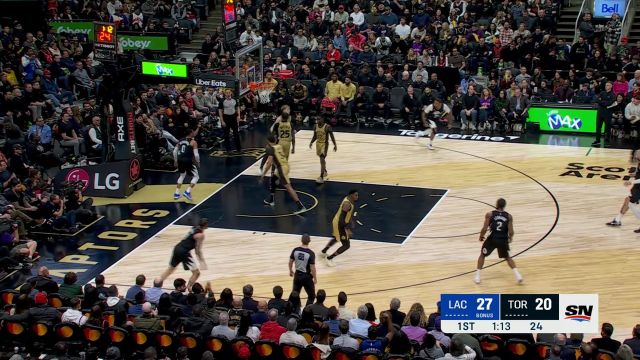 招牌的挂挡突破来了！威少一步过掉迪克隔扣布歇