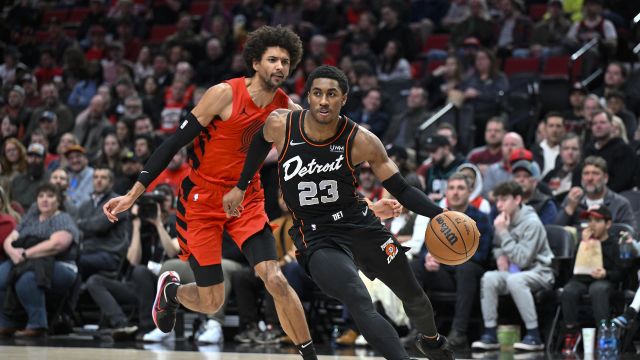 艾维vs开拓者集锦 全场26+3+4三分7中7弹无虚发