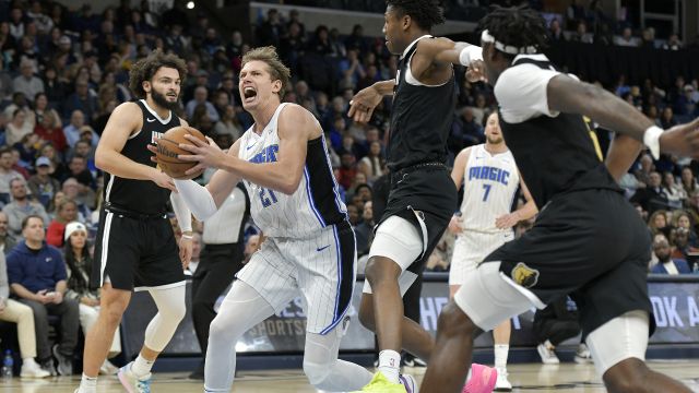 魔术106-107灰熊 英格尔斯错失绝杀三分灰熊险取三连胜