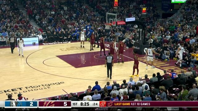 米切尔背运撤步中投得手 东契奇迎着两人勾手达成2+1